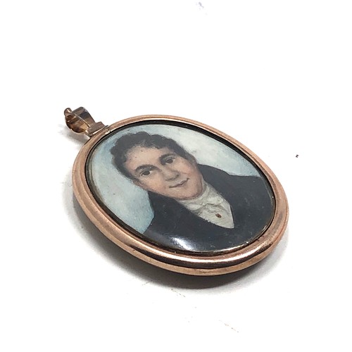 198 - An antique 9 carat gold framed locket pendant;  with a rounded glass holding a finely hand painted s... 