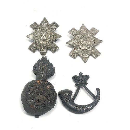 422 - 4 victorian military badges