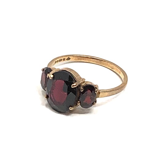 93 - 9ct gold vintage garnet ring (2.5g)