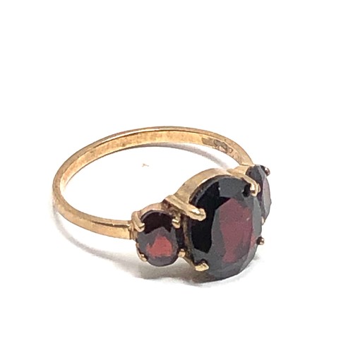 93 - 9ct gold vintage garnet ring (2.5g)