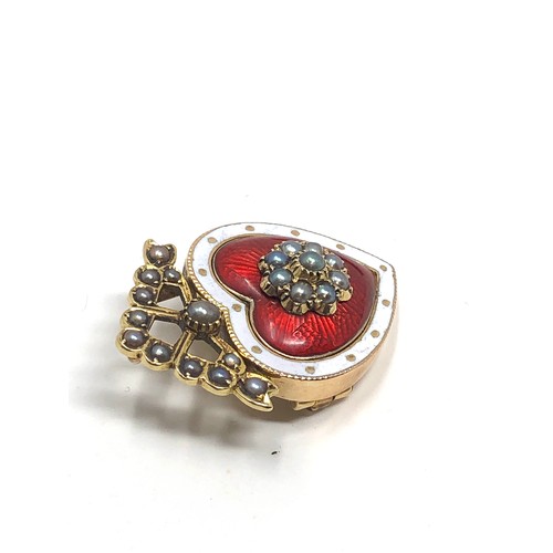 168 - A fine antique 15 ct  gold brooch with red guilloche enamel, white enamel bordered heart-shaped body... 