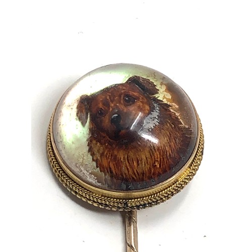 88 - An antique 15ct gold essex crystal stickpin set with a hand carved Essex crystal reverse-painted hig... 