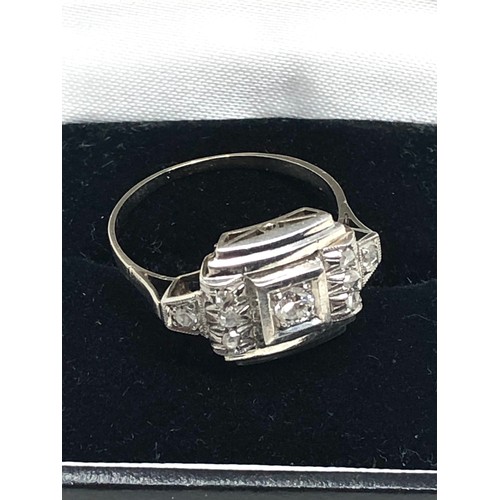 135 - An Art Deco 18 carat white gold diamond ring