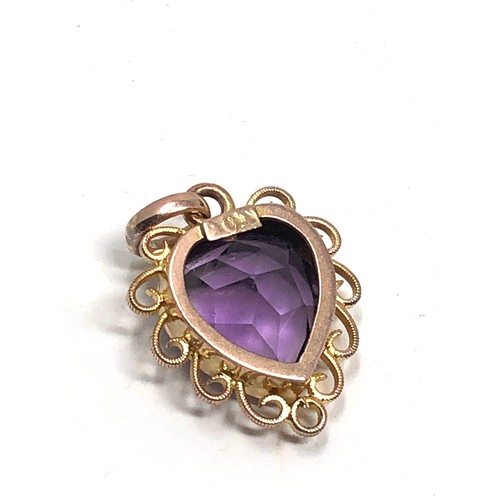 199 - An antique 9ct  gold amethyst heart pendant measures approx  16 x 13 mm