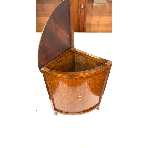 526 - Vintage corner oak linen bin, approximate measurements: Height 59cm, Width 47cm, Depth 34cm