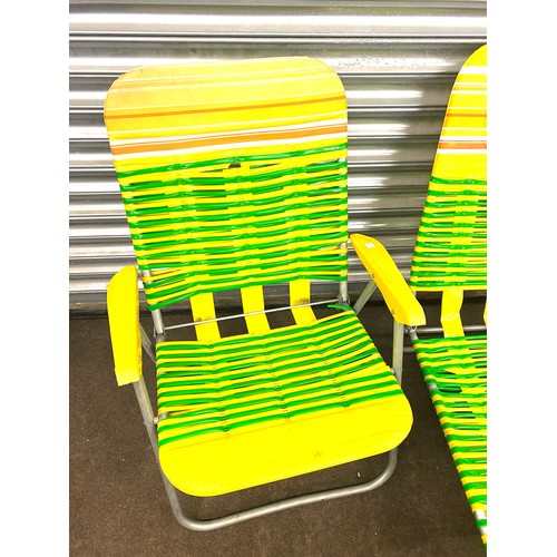 528 - Vintage sun lounger and folding deck chair