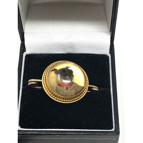 123 - An antique 18ct gold essex crystal brooch of a pug. 
 measures approx 32mm wide and  21 mm overall  ... 