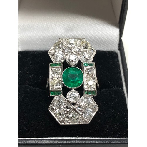 113 - Fine  Art Deco platinum diamond & emerald ring, set with a stunning array of sparkling white old &  ... 