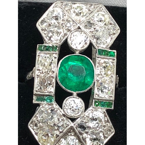 113 - Fine  Art Deco platinum diamond & emerald ring, set with a stunning array of sparkling white old &  ... 