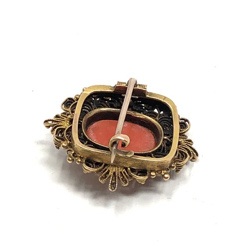 138 - Antique 15ct gold carved coral cameo brooch measures approx 2.9cm by 2.6cm weight 6.6g