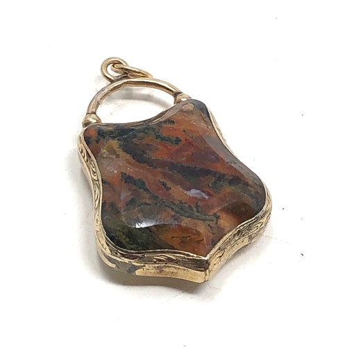 191 - Antique gold filled agate shield padlock locket measures approx 3.2cm drop by 2cm wide