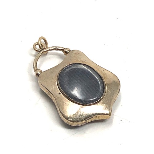 191 - Antique gold filled agate shield padlock locket measures approx 3.2cm drop by 2cm wide