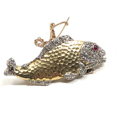 91 - Fine Antique gold & diamond fish brooch with ruby eye measures approx 4.1cm wide weight 15.2g