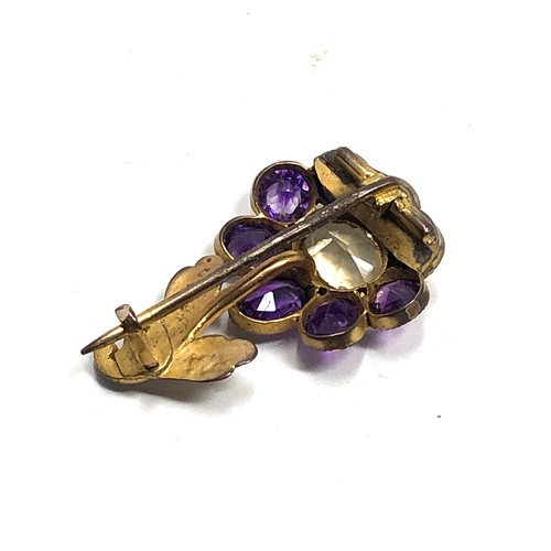 173 - c1820 Antique gold citrine & amethyst brooch measures approx 2.5cm wide