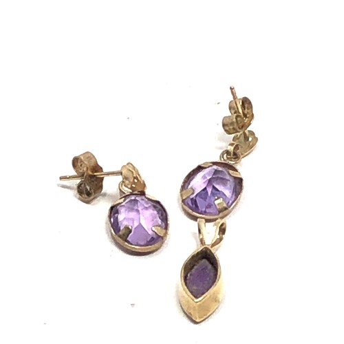 83 - 2 x 9ct gold vintage amethyst paired drop earrings & pendant (1.2g)