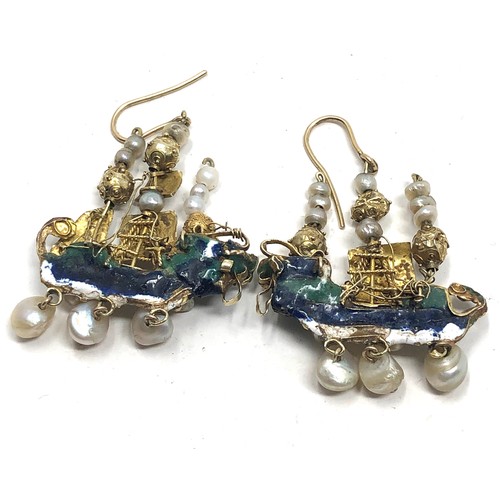 128 - Fine rare 1600s renaissance galleon earrings A pair of early antique solid gold earrings, modelled a... 