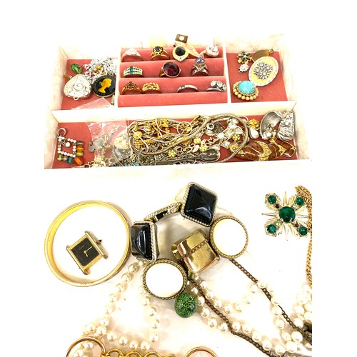 8 - Selection of assorted costume jewellery