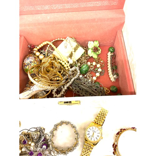 8 - Selection of assorted costume jewellery