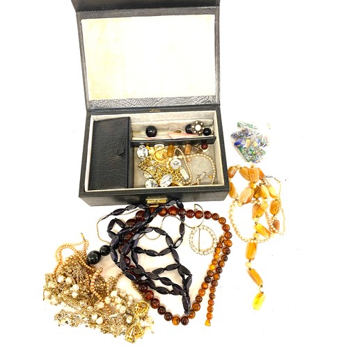 87 - Selection of assorted costume jewellery