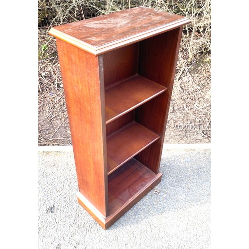 512 - Mahogany narrow bookcase, approximate measurements: Height 32 inches, Width 15.5 inches, Depth 8 inc... 