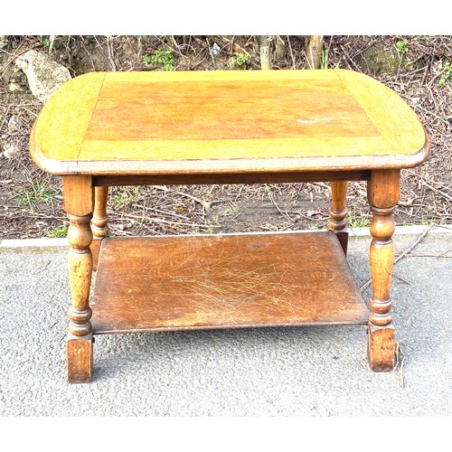 536 - Vintage oak coffee table, approximate measurements: Height: 17.5 inches, Width 26 inches, Depth 18 i... 