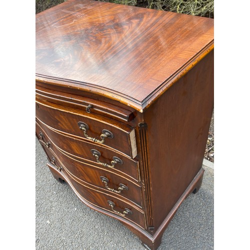 550 - Mahogany bow front chest, approximate measurements: Height 31.5 inches, Width 27 inches, Depth 19 in... 