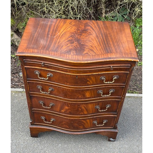 550 - Mahogany bow front chest, approximate measurements: Height 31.5 inches, Width 27 inches, Depth 19 in... 