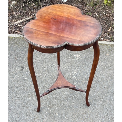 532 - Mahogany clover style occasional table, approximate measurement: Height 28 inches, Diameter 18 inche... 