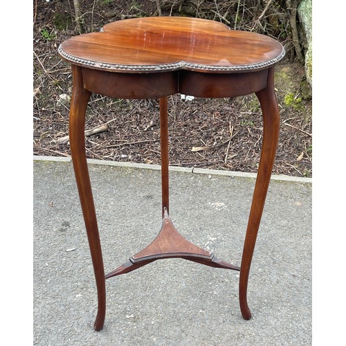 532 - Mahogany clover style occasional table, approximate measurement: Height 28 inches, Diameter 18 inche... 