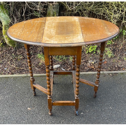 520 - Small oak barley twist gateleg table, approximate measurements: Height 75cm, Width 60cm, Depth 31 cm