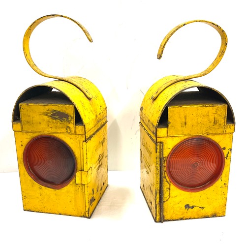 76 - 2 Vintage Chalwyn traffic lights / lanterns