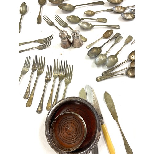 77 - Selection of silver plate to include honey jar, salt and pepper, cutlery etc