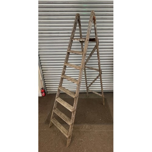 99A - Set wooden ladders, overall height: 78 inches