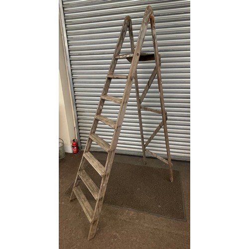 99A - Set wooden ladders, overall height: 78 inches