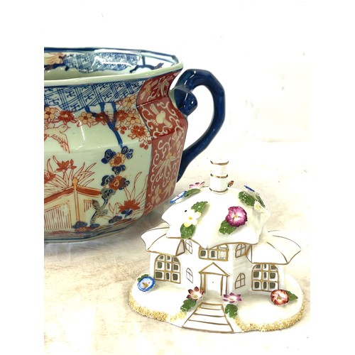 64 - Vintage Oriental potty with markings to base, Coalport The parasol house, one other ornament