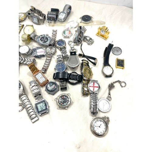 562 - Selection of ladies and gents wristwatches, all untested