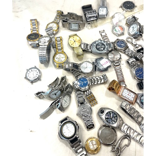 562 - Selection of ladies and gents wristwatches, all untested