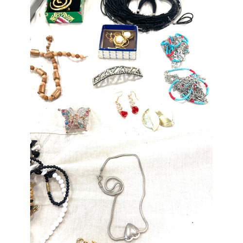 546 - Selection of ladies costume jewellery