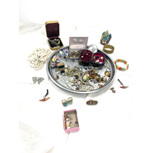 545 - Tray of Antique and vintage costume jewellery