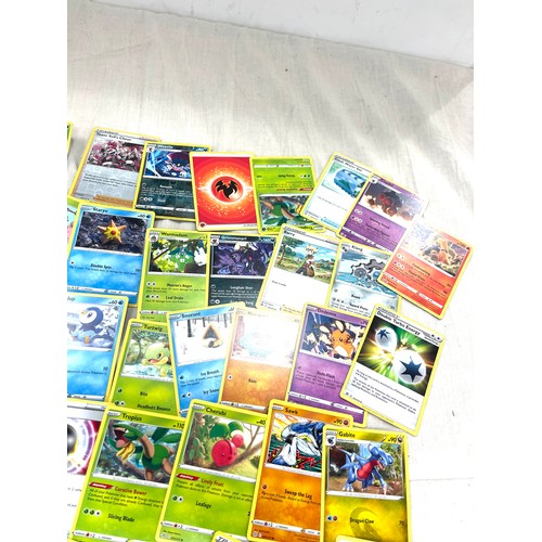 199 - Selection of Pokemon collectors cards dating from 1995 onwards, Rev Halo, approximately 90