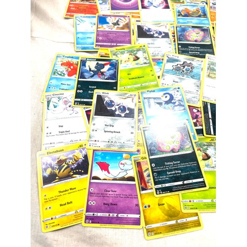 199 - Selection of Pokemon collectors cards dating from 1995 onwards, Rev Halo, approximately 90