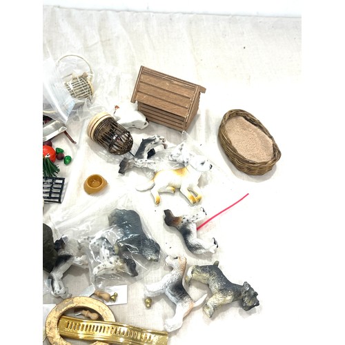 69 - Selection of dolls house accessories, to include busts, l fruit, veg, pets etc