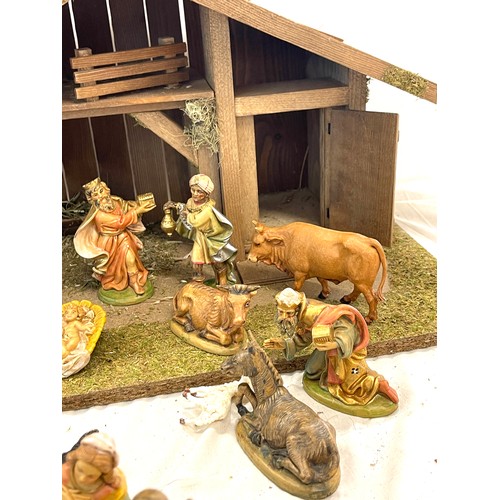 127 - Handmade stable / manger with biblical figures, nativity scene figures by maker Landi Italy , approx... 
