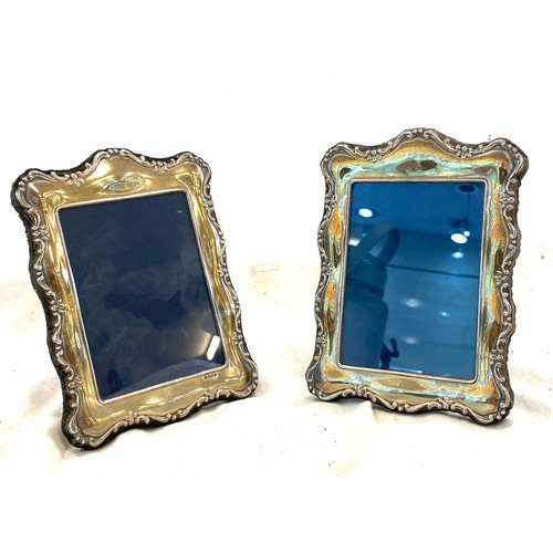 584 - 2 small silver photo frames, hallmarked, approximate measurements: 14.5 x 10.5cm