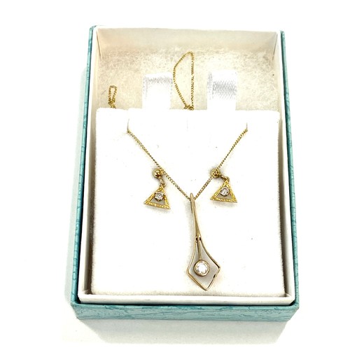 562 - Ladies 9ct Diamond necklace and earring set