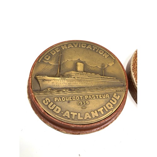 410 - Rare SUD - ATLANTIQUE LINE SS PASTEUR  Maiden voyage medallion 139 original box