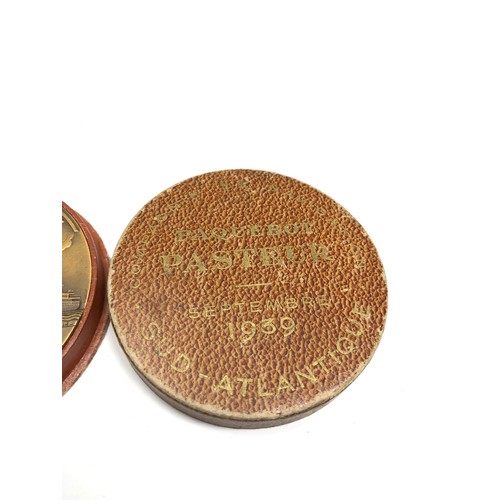 410 - Rare SUD - ATLANTIQUE LINE SS PASTEUR  Maiden voyage medallion 139 original box