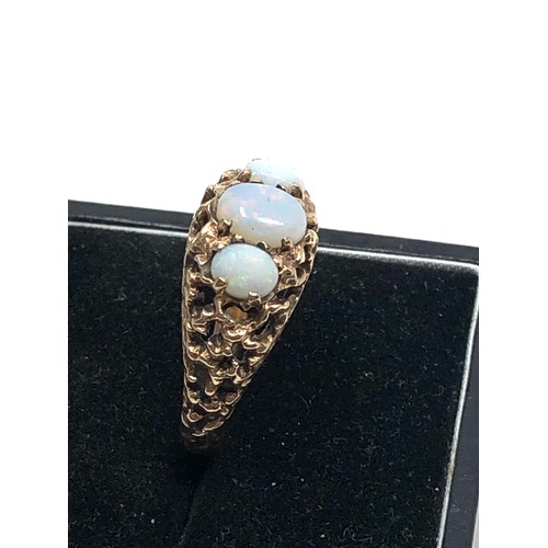 126 - 9ct gold opal ring weight 4g