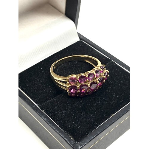 127 - 9ct gold synthetic ruby ring weight 4g