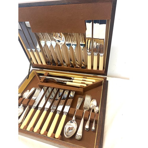 198 - Oak Canteen of cutlery, Sheffield silver plated, selection of other silver plated cutlery pieces